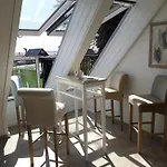 Deichhus Apartament *